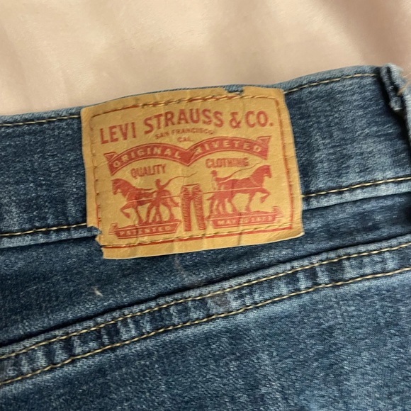 Levi’s Plus Size Blue Jeans - Picture 4 of 5